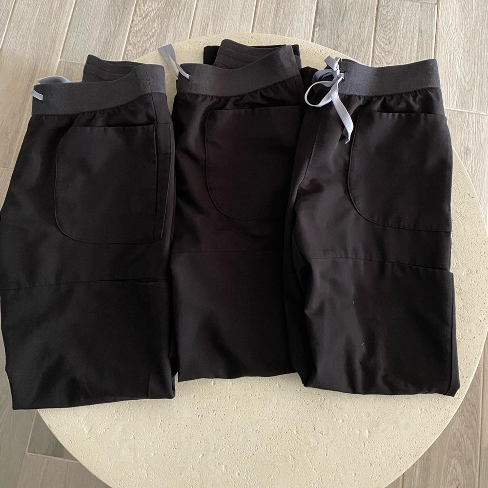 Figs scrub pants (3 pairs)